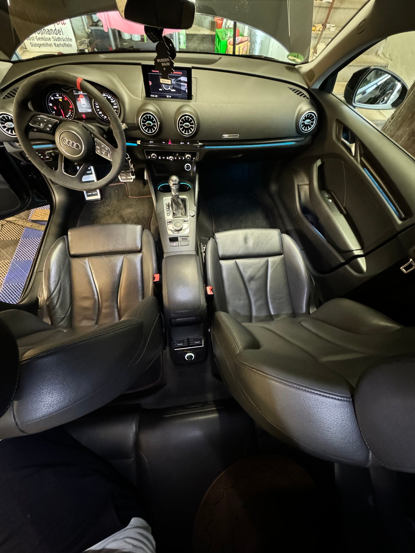 Ambientebeleuchtung für Audi A3 S3 RS3 8V inkl. Einbau