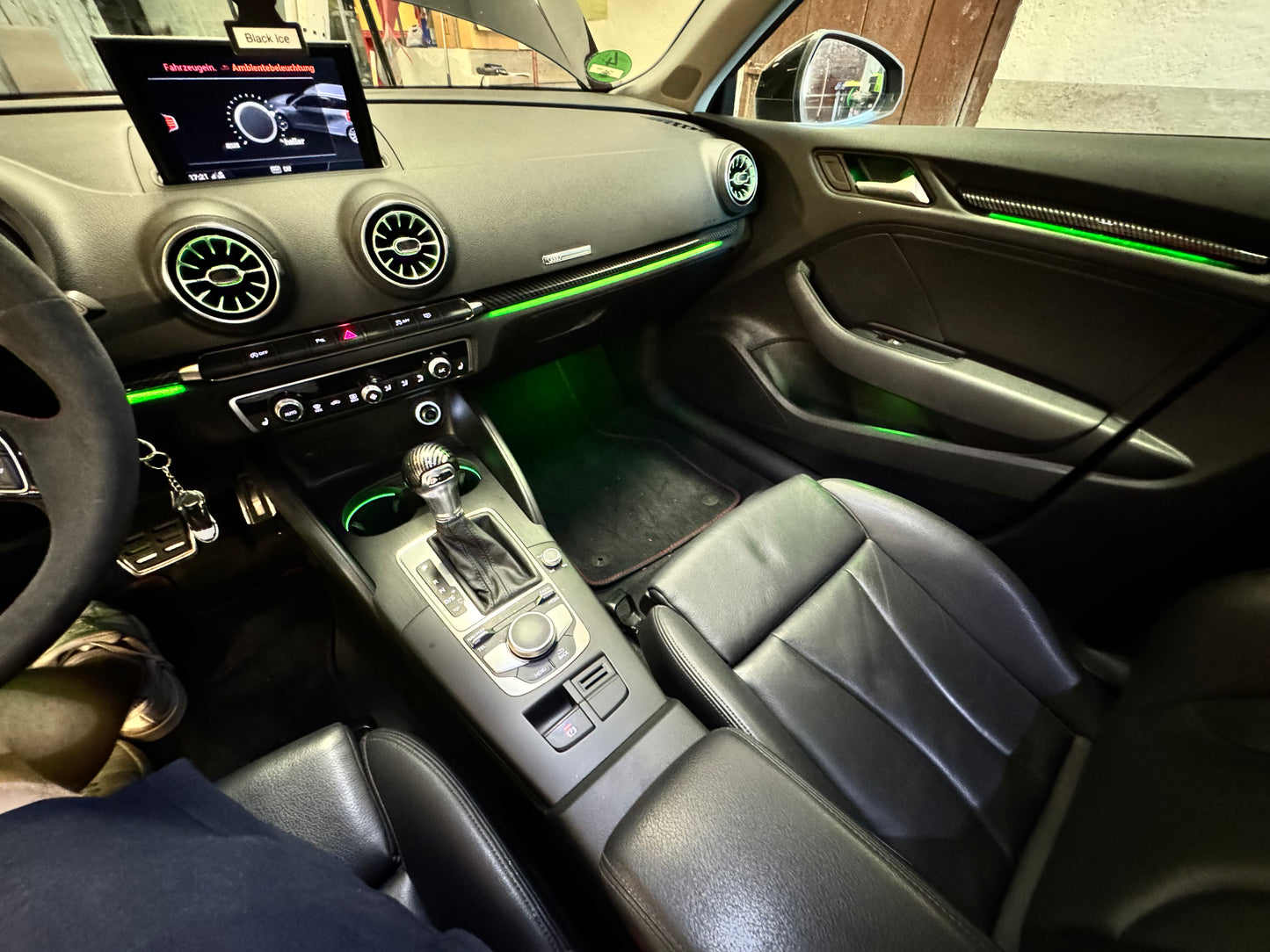 Ambientebeleuchtung für Audi A3 S3 RS3 8V inkl. Einbau