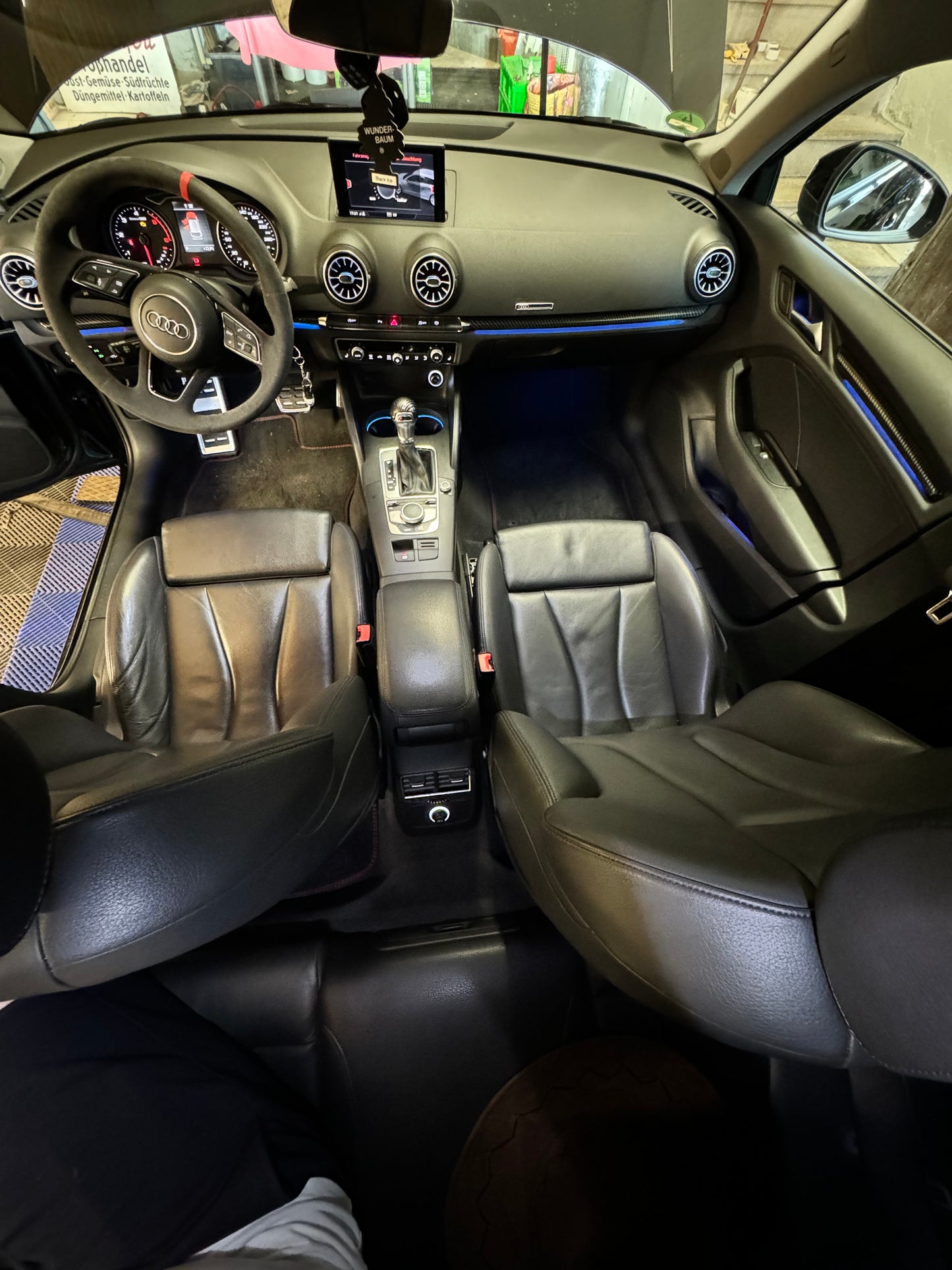 Ambientebeleuchtung für Audi A3 S3 RS3 8V inkl. Einbau